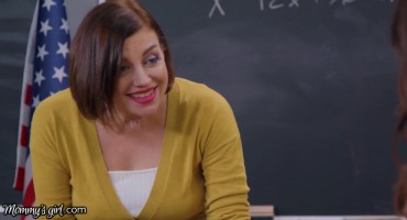Училка вызвалась просвятить студентку в вопросах лесби секса